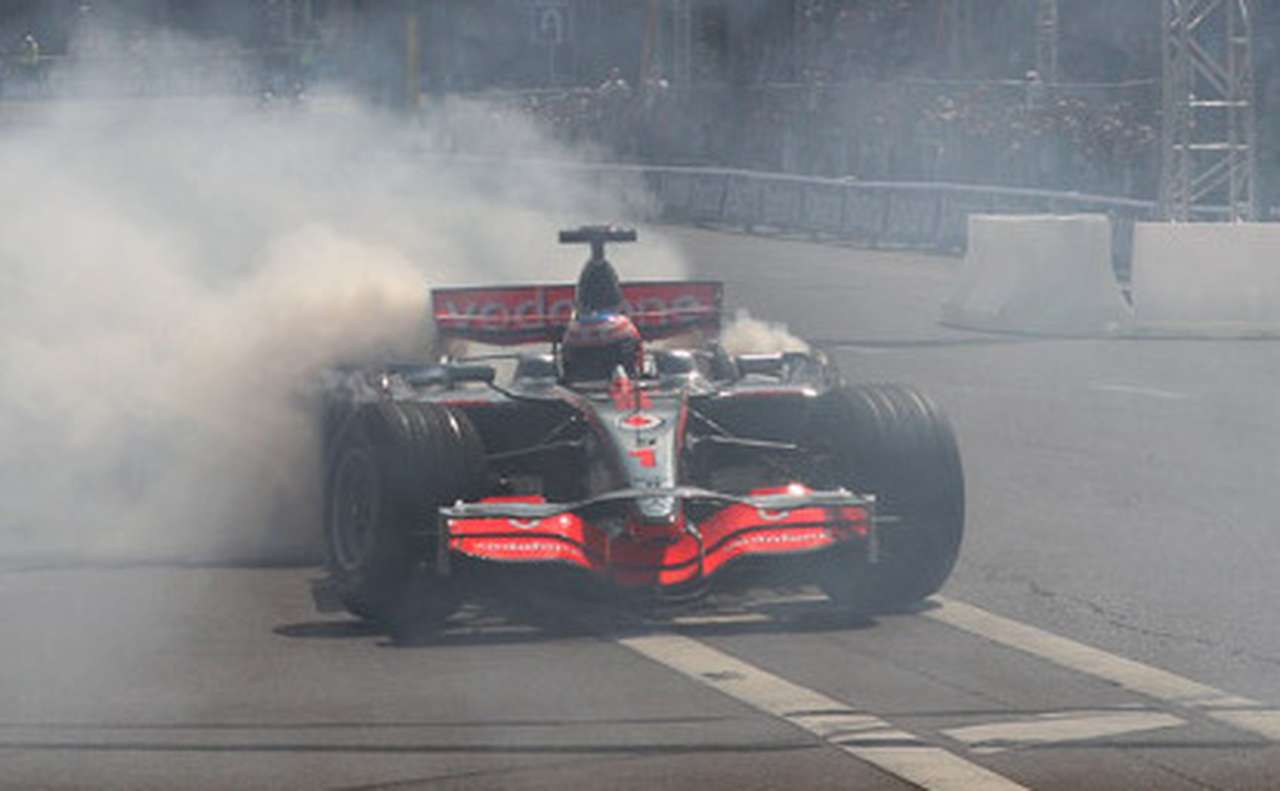 В Москве ограничат движение из-за шоу Moscow City Racing