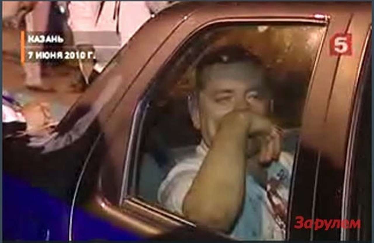 Судья, в пьяном виде сбивший пешехода в Казани, продолжает ездить за рулем