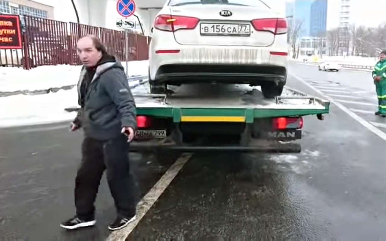 Прыжок с эвакуатора не помог: водителя и его компанию ждут гигантские штрафы