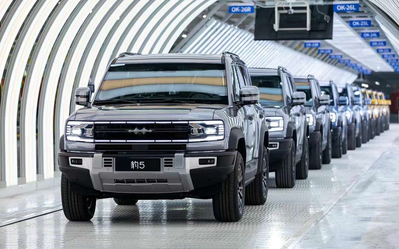 Бензин АИ-92, радиус разворота 3,4 метра – озвучены характеристики Leopard 5