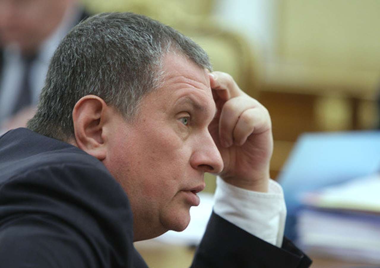 Сечин: НПЗ выгоднее поставлять топливо на внутренний рынок, чем на экспорт