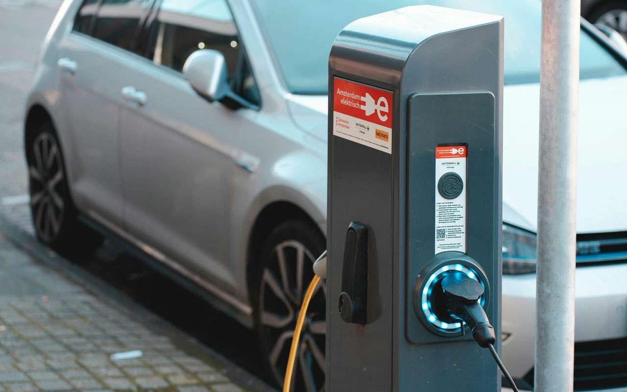 Сколько?! Зарядка в Европе оказалась едва дешевле заправки