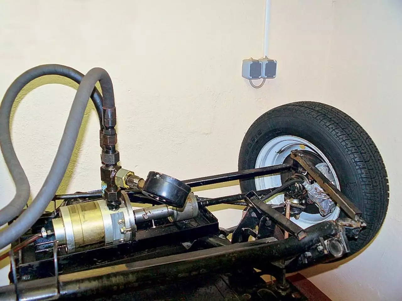 Этот компактный экспериментальный гидромотор развивает мощность 30 кВт – более чем достаточно, ведь таких в автомобиле будет минимум два!