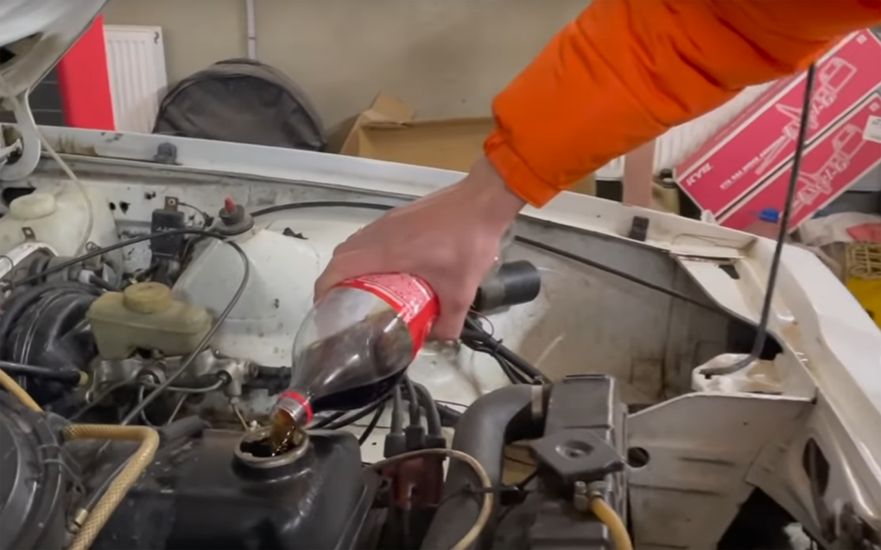 А если вместо масла в мотор залить Соса-Cola? Эксперимент