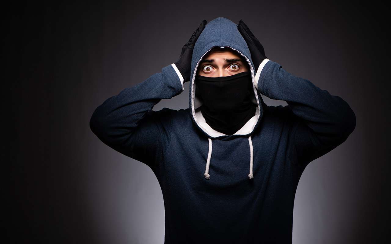 Моментальная карма: машину вора угнали во время ограбления