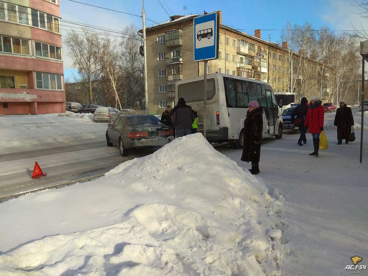 Кто виноват в банальной аварии иномарки с автобусом — бурное обсуждение в соцсетях