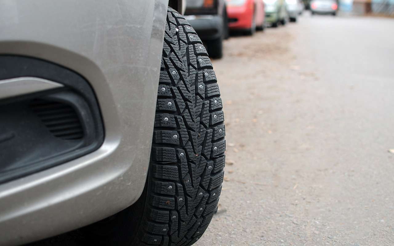Названа опасность зимних шин