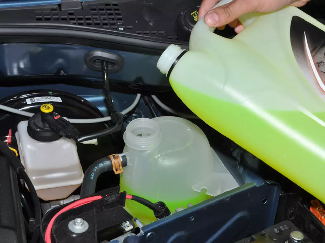 Замена охлаждающей жидкости Renault Logan/Sandero