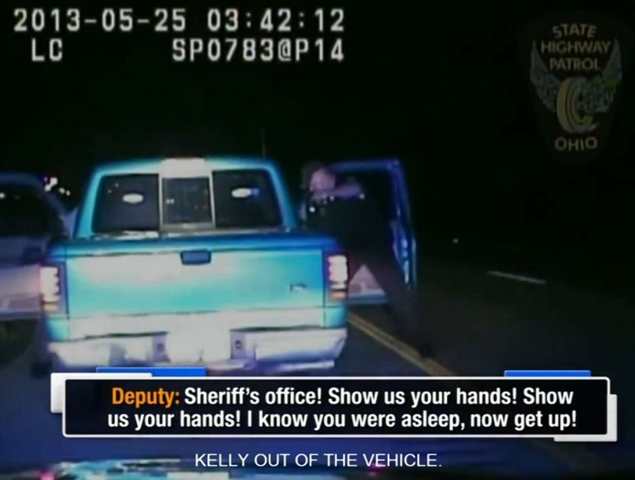 Получив в глаз электрошокером, пассажир подал иск на 20 млн долларов