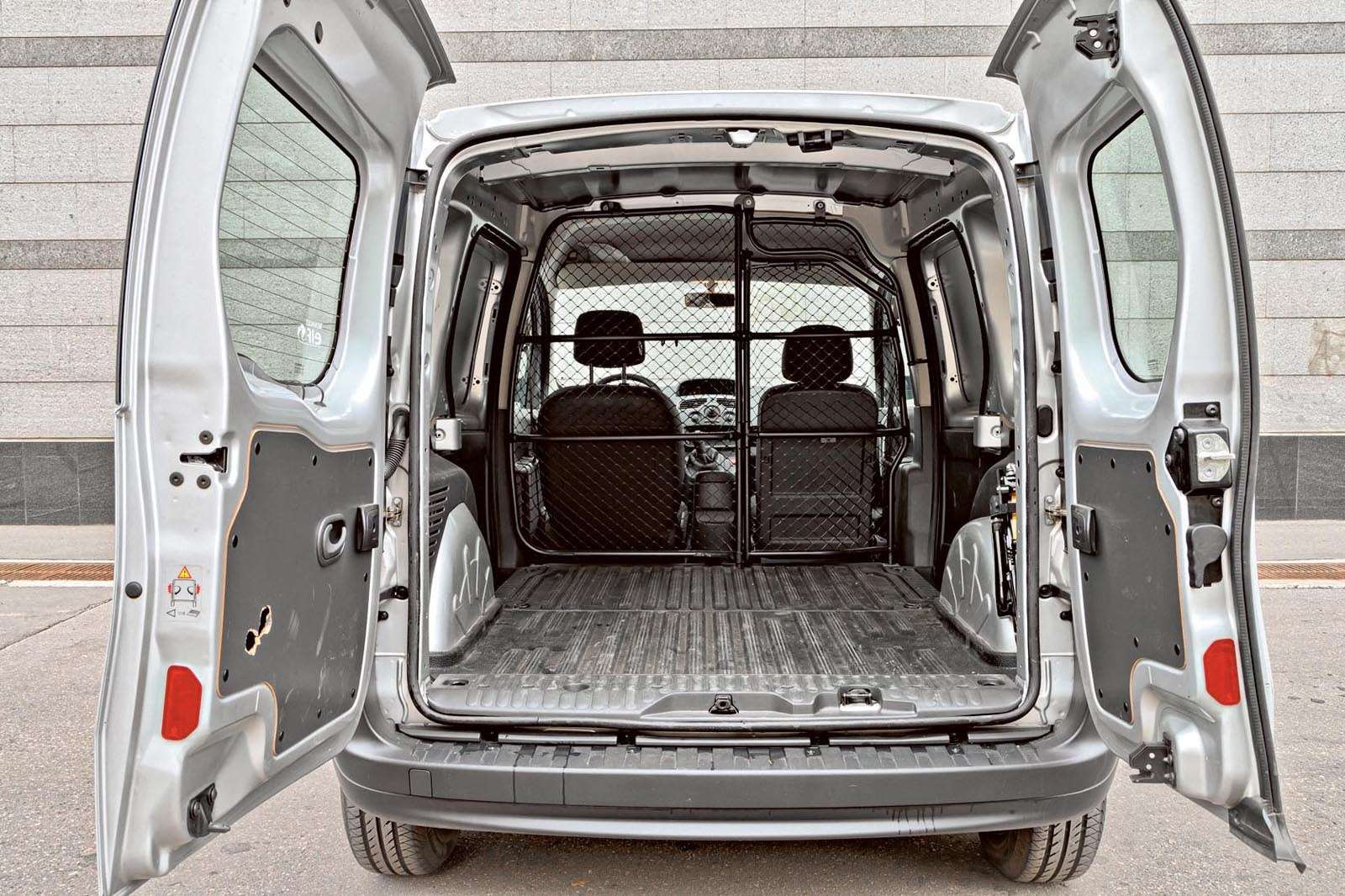 Рено кангу 1 рестайлинг. Renault Kangoo 2020 салон. Renault Kangoo Maxi 2021. Рено Кангу 1 багажник. Cargo Transportation Renault Kangoo