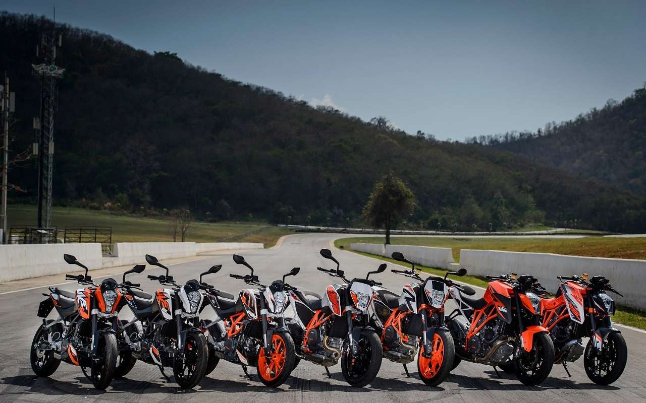 Российская линейка бренда KTM довольно обширна, но в классе туристических эндуро явно не хватает сравнительно недорогого байка со среднекубатурным мотором.