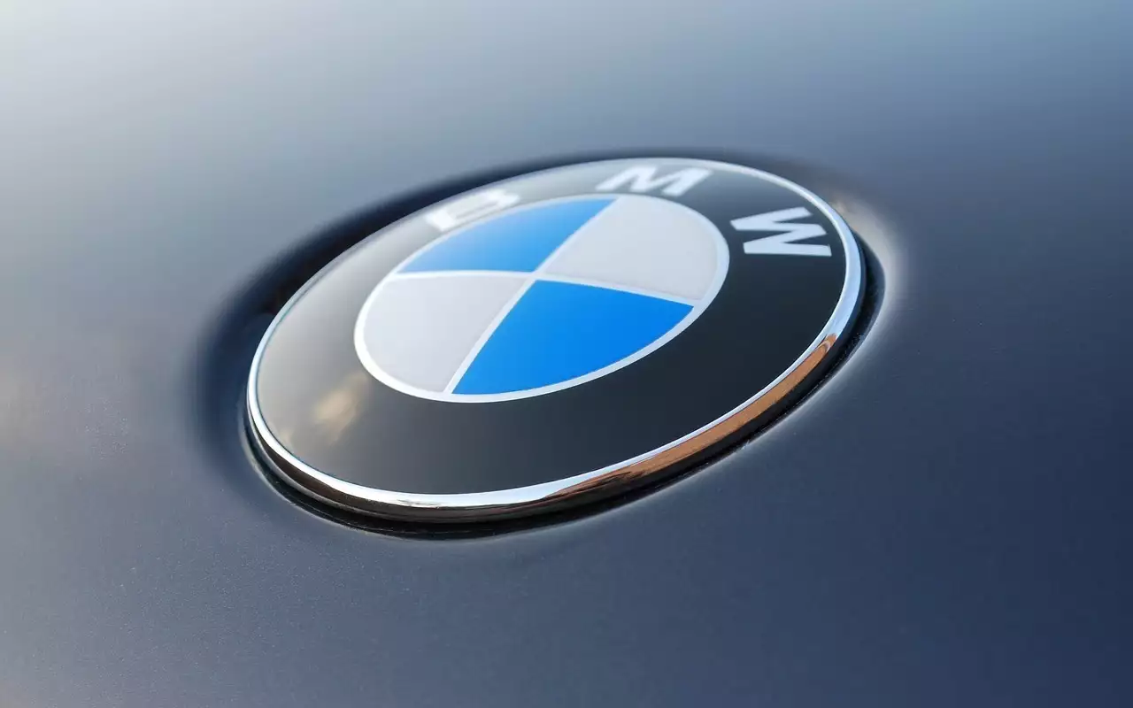 Дрифт без усилий: BMW научит свои машины намеренно срываться в управляемый занос