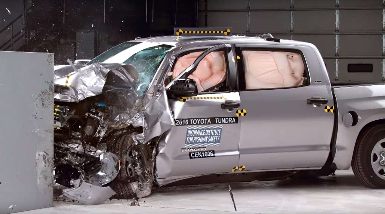 Пикапы в краш-тестах IIHS: это какой-то позор…
