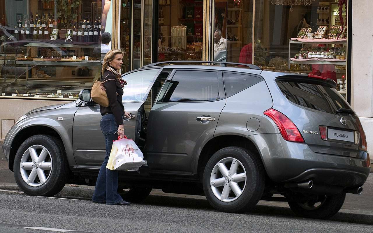 Плохой день: женщина попала в ДТП, а проезжавший мимо пристав забрал у нее машину