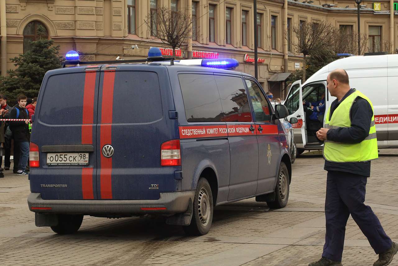Жуткая история в Петербурге: автохамы с ножом и битой против водителя школьного автобуса и родителей