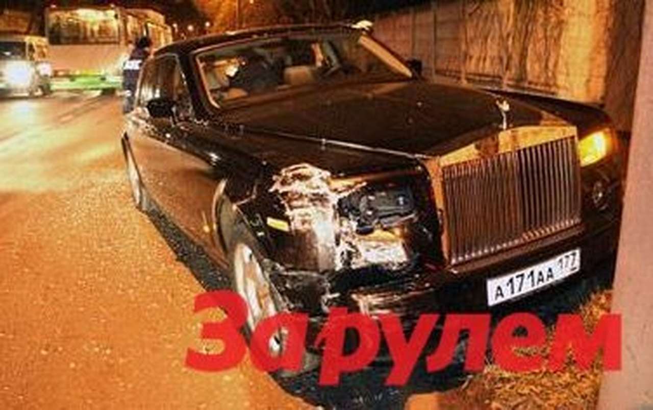 В Москве в ДТП попал Rolls-Royce Phantom
