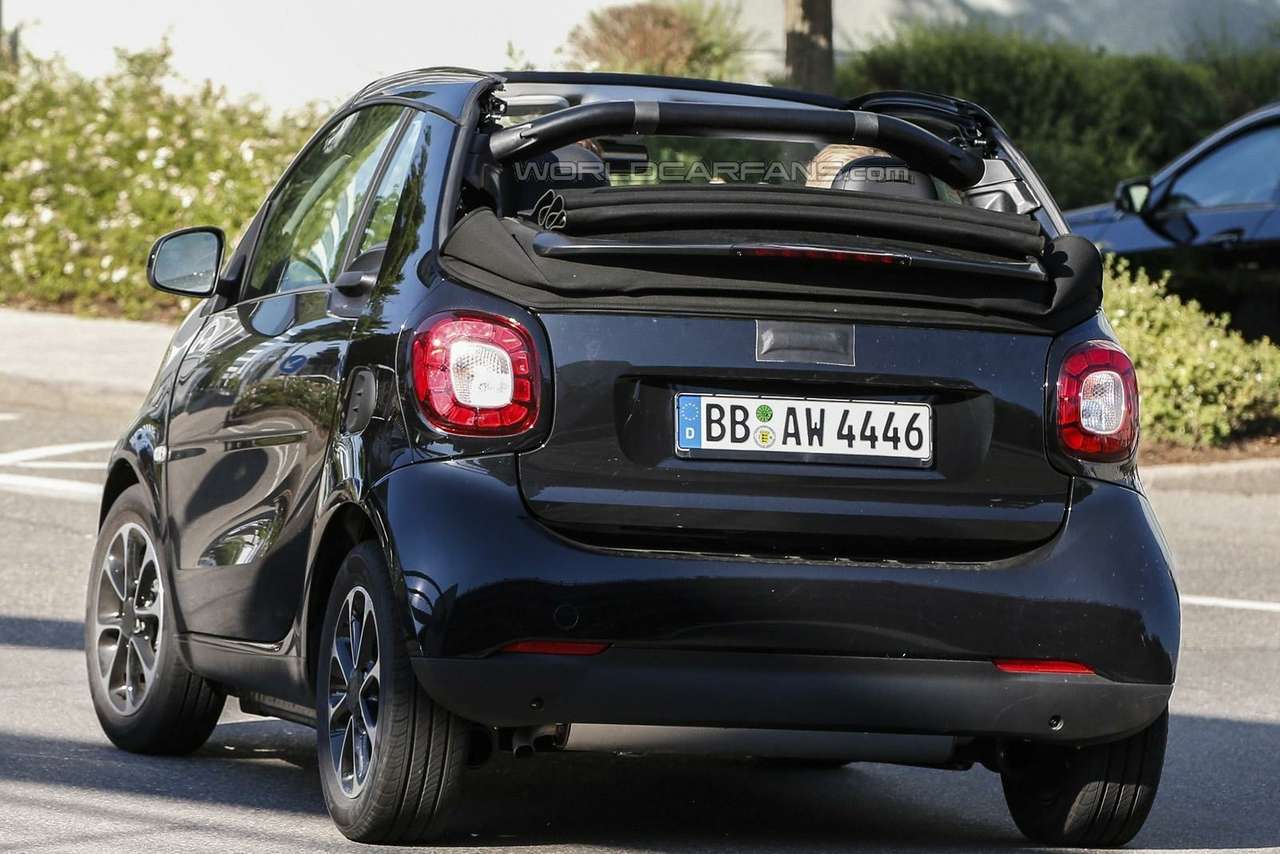 Новый кабриолет Smart ForTwo готовится к премьере