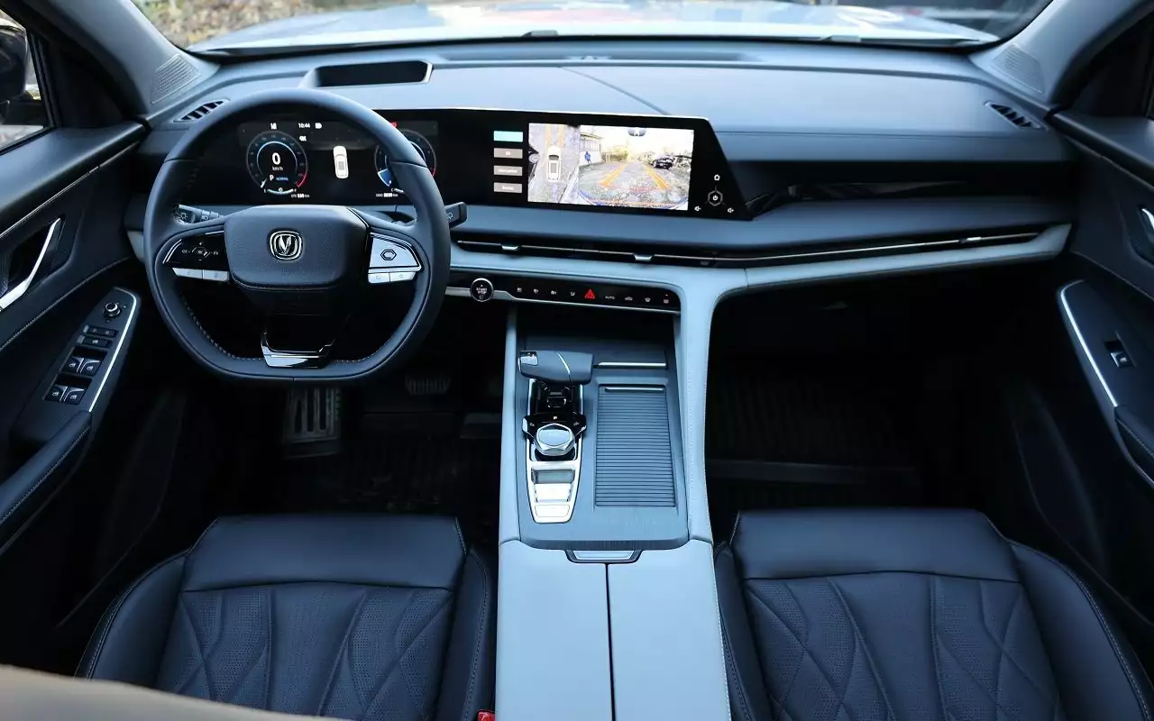 Интерьер Changan CS75 Plus