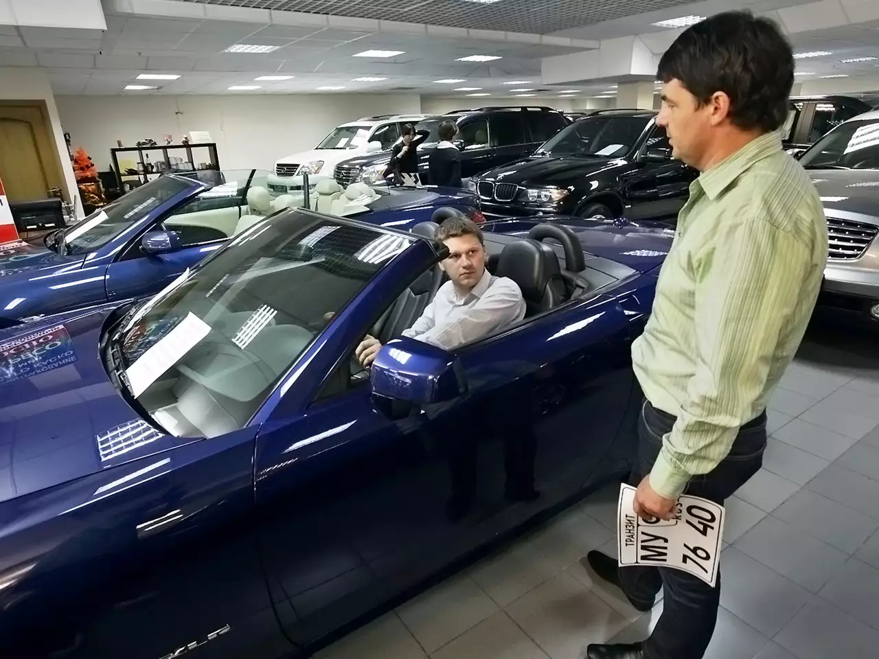 Жертвы кризиса: российские автодилеры оказались на грани разорения