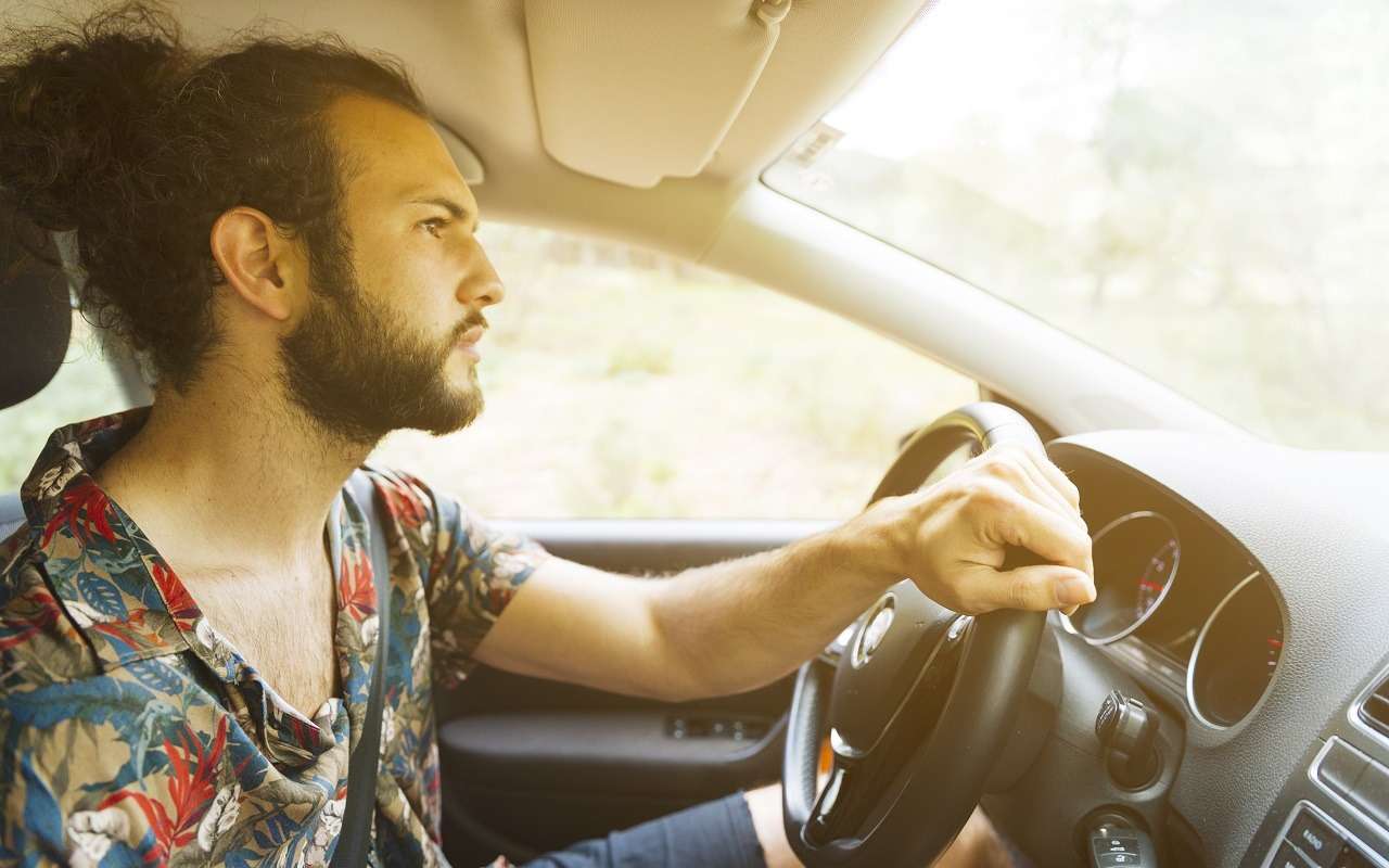 Названы три правила, как не получить тепловой удар за рулем летом