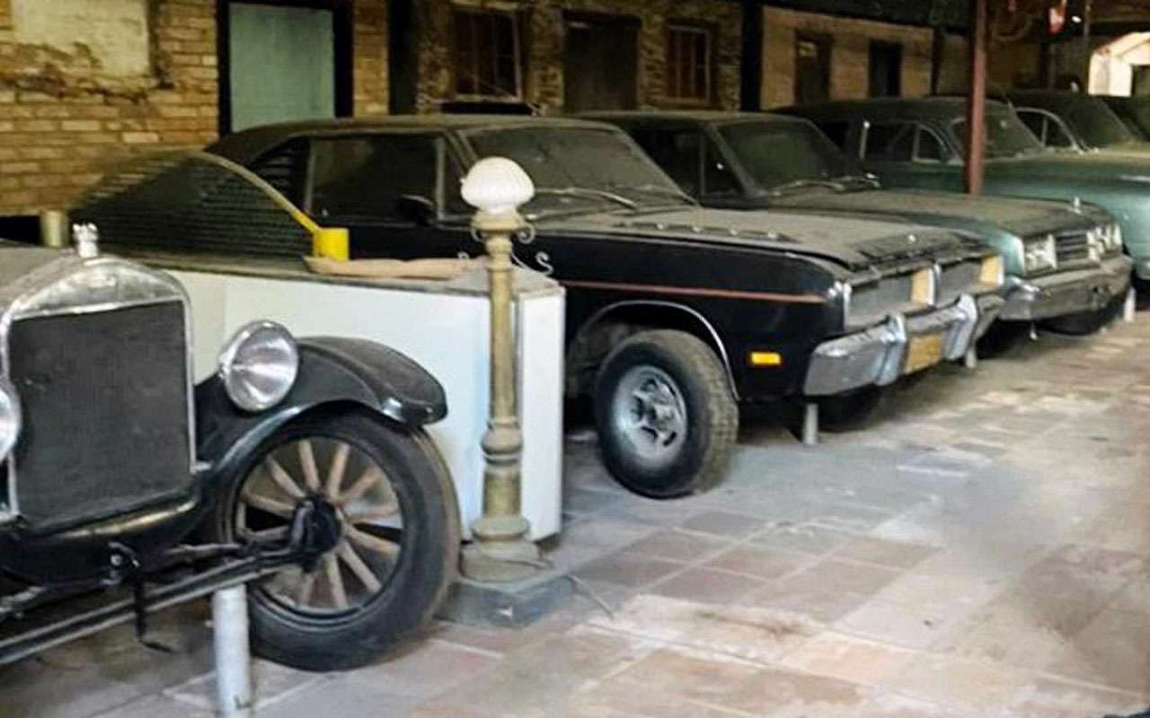 Дети проболтались о найденной коллекции машин