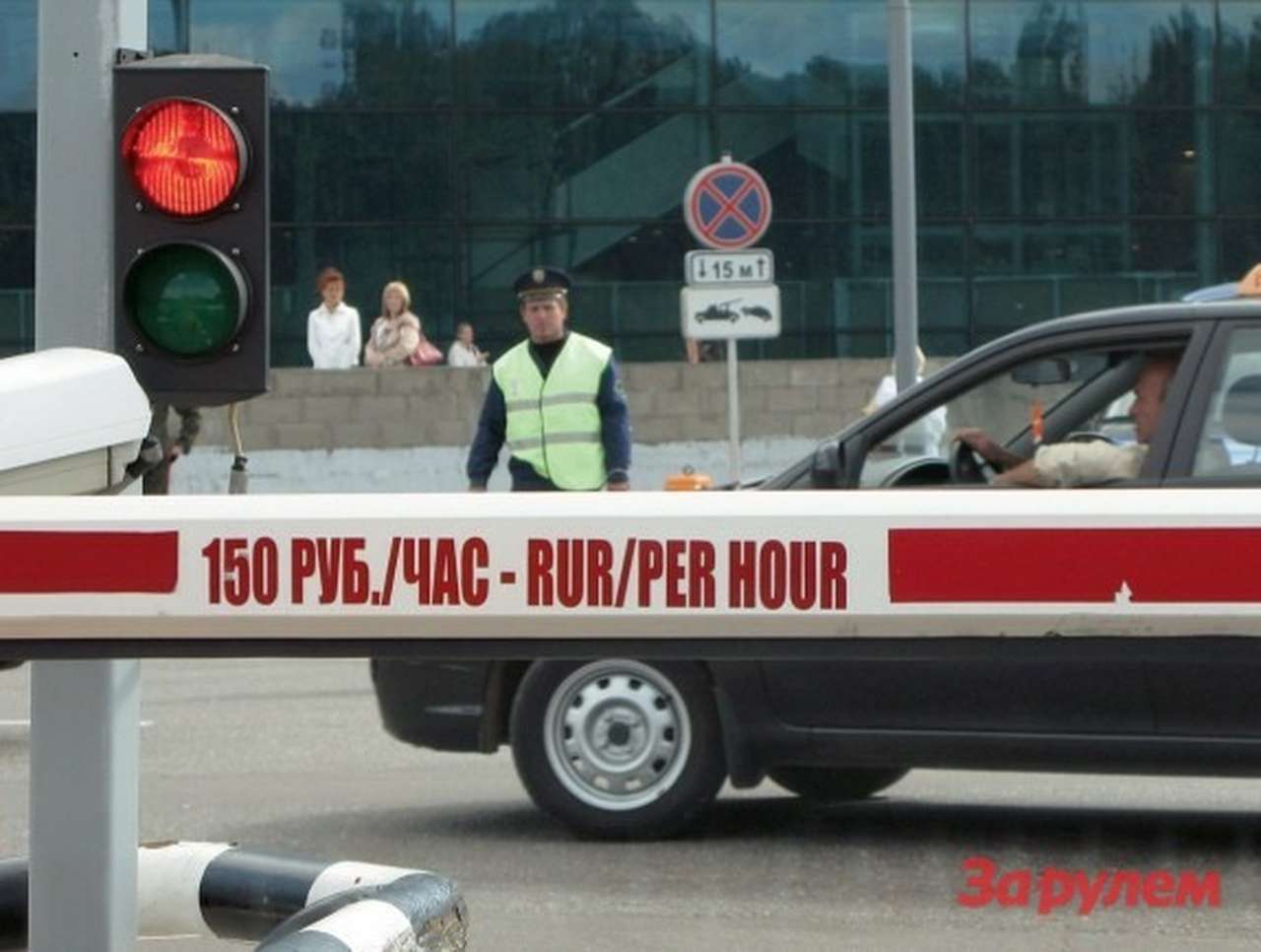 Блогер раскопал, что деньги за московские парковки уходят на Кипр