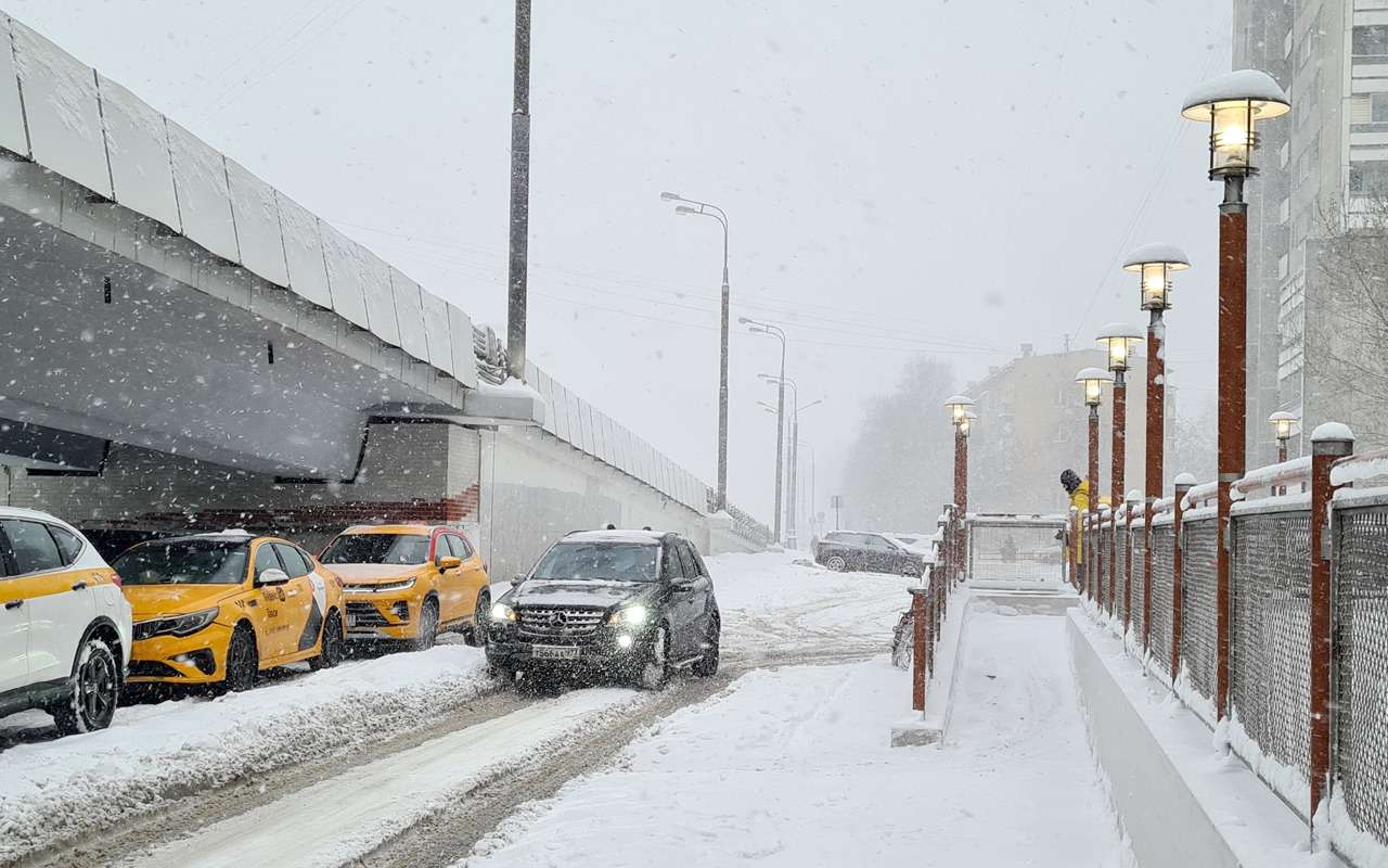Сильный снегопад и метель в столице 11 января 2024 года.