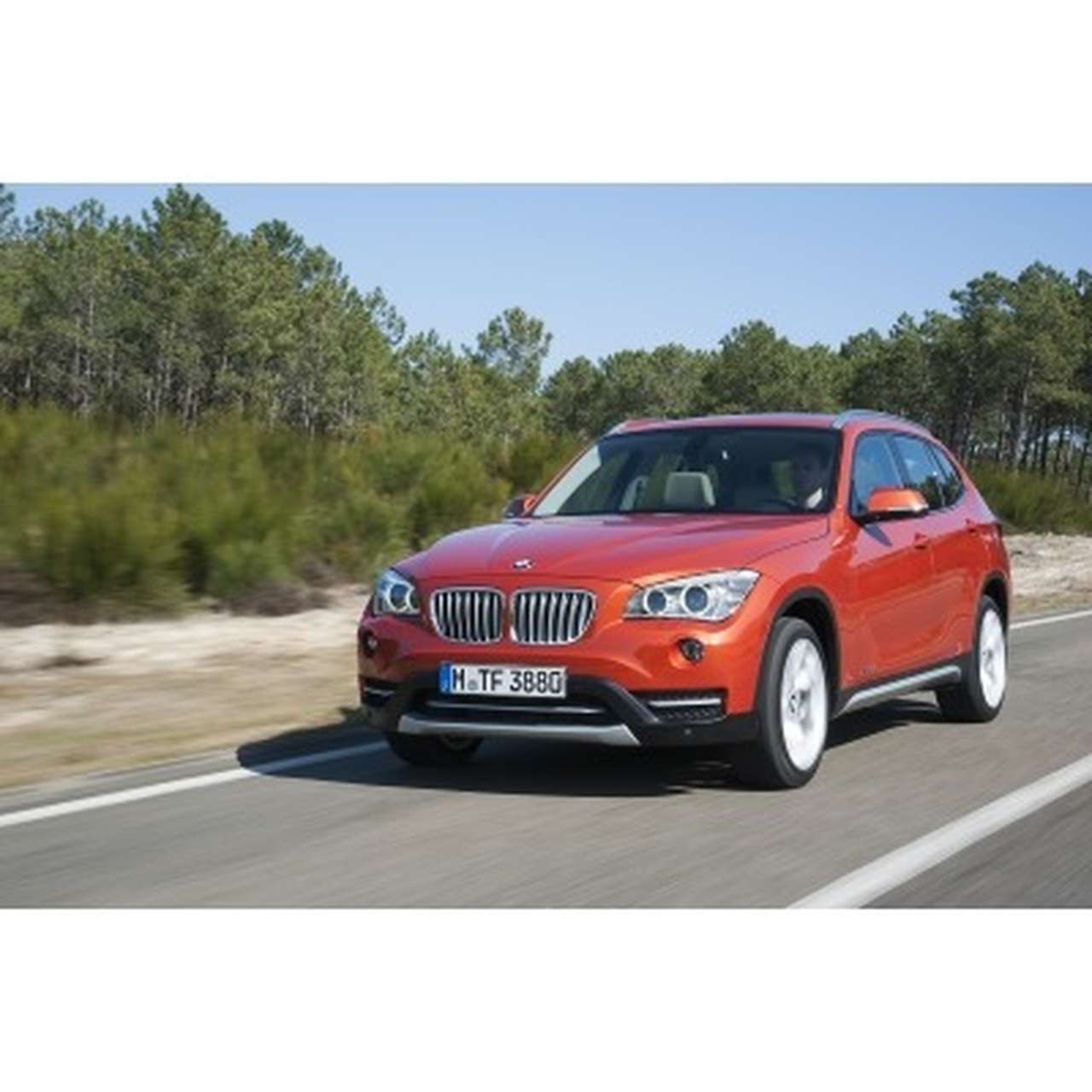 BMW анонсировала комплектации нового X1