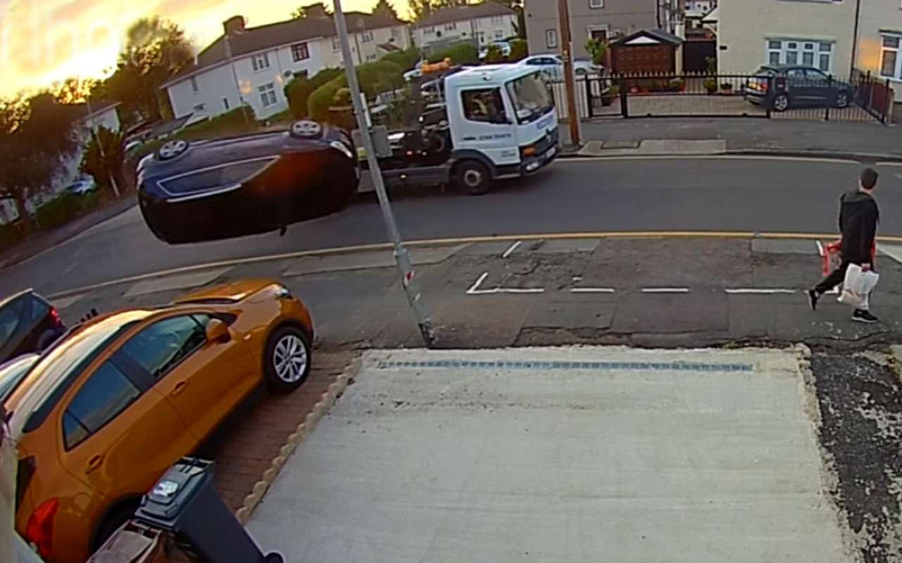 Торопиться не надо: обгон грузовика с двойным переворотом