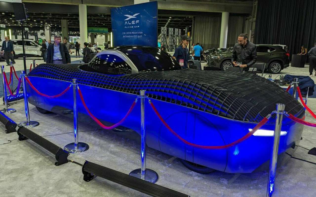Такого летающего автомобиля мы еще не видели