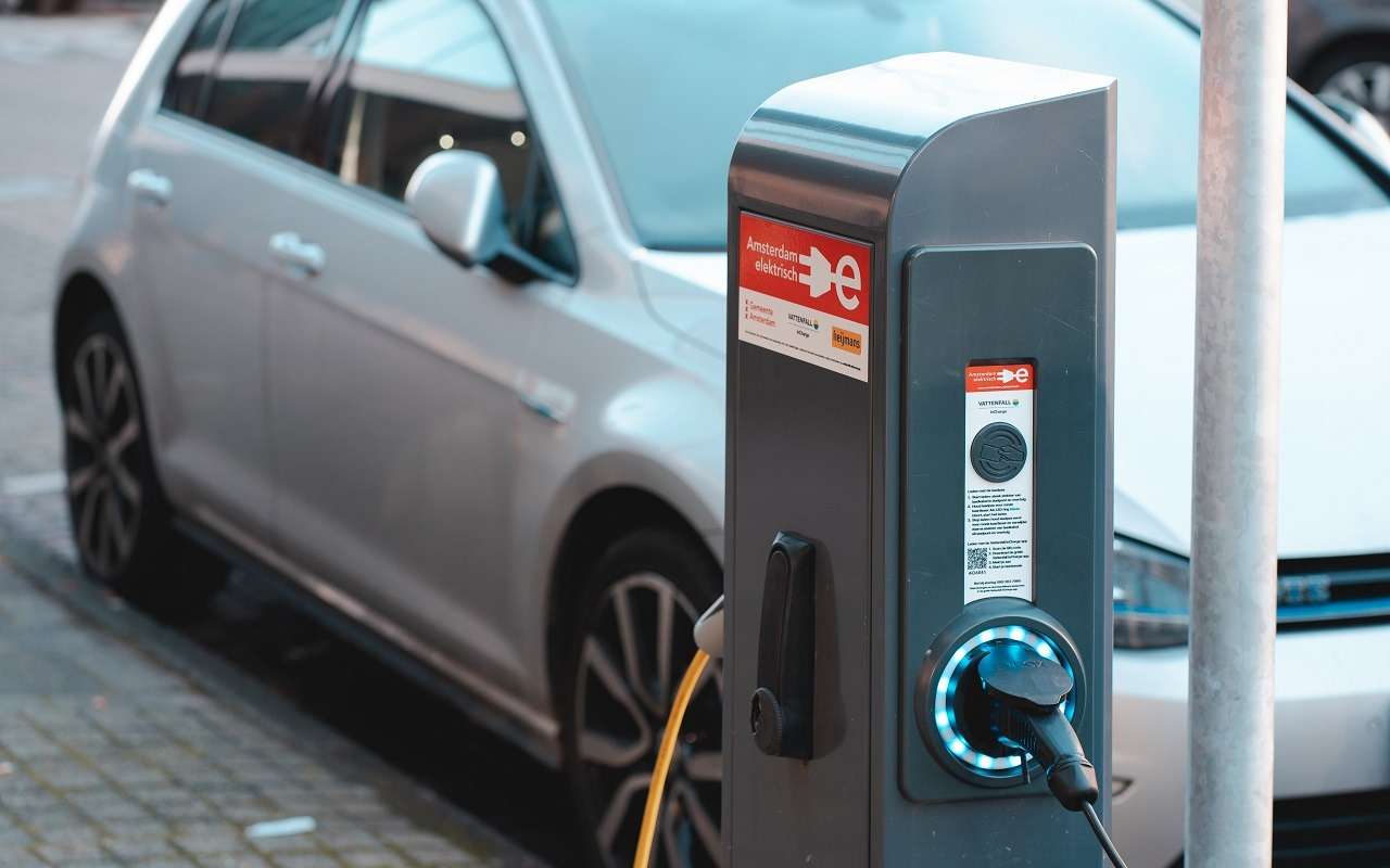 Кто остался за бортом: эксперт об адресности льготы для владельцев электрокаров