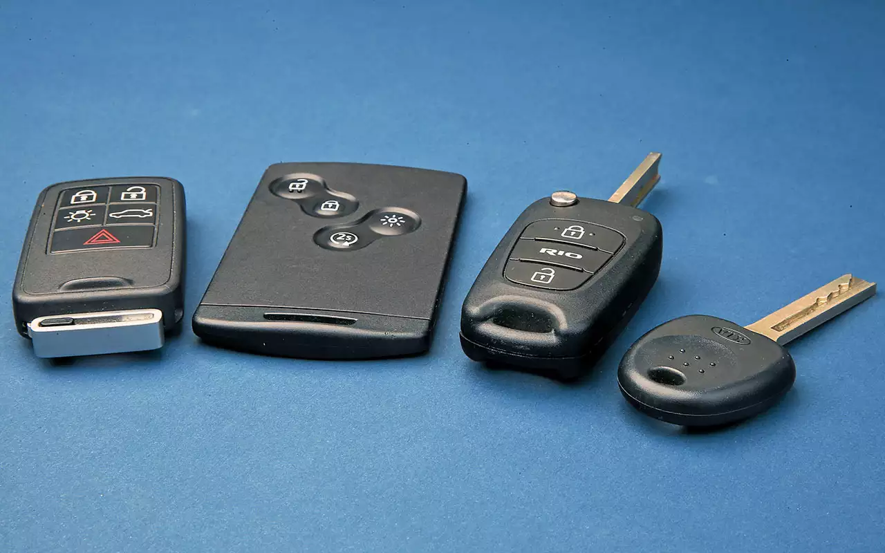 Auto key. Программирование автоключей иммобилайзера. Чип ключ. Ключ с чипом для авто. Чип ключи от авто.