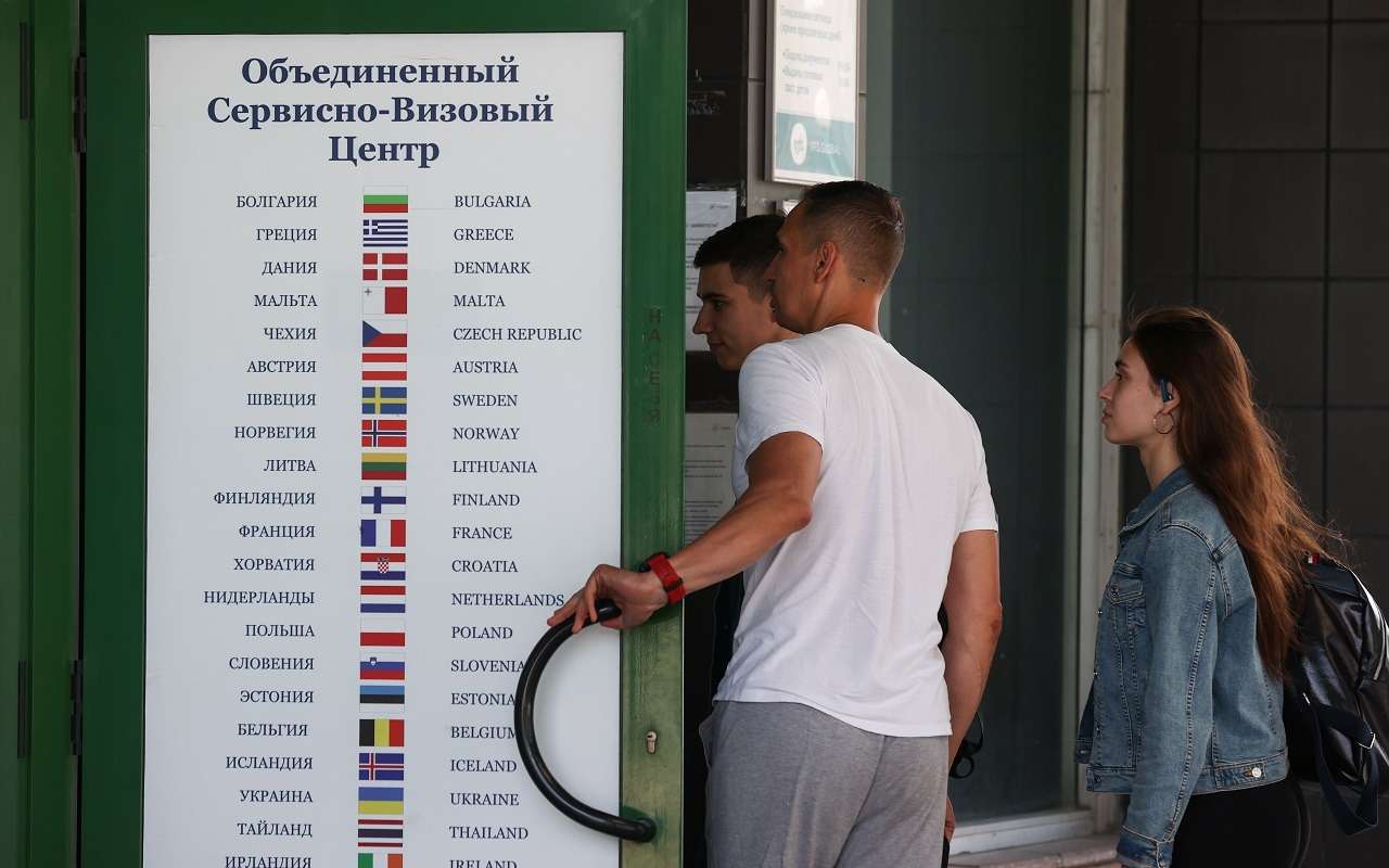 Названы страны, в которые легче всего получить визу россиянам