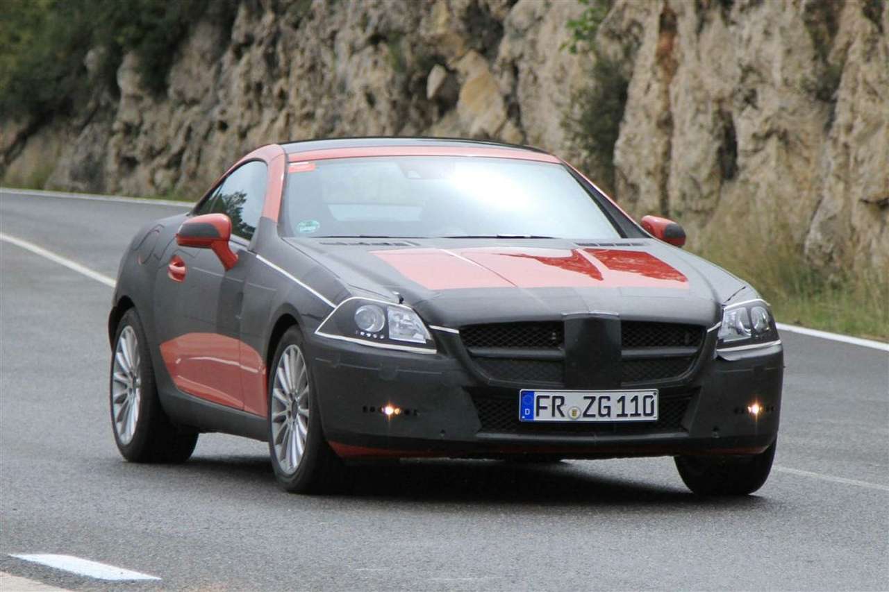 Mercedes засветил новый SLK (ВИДЕО)