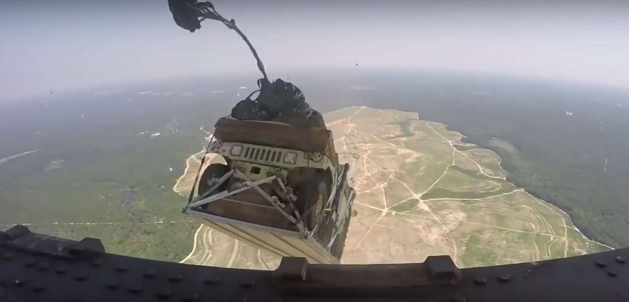 Мимо пролетали Humvee: свободное падение глазами армейского «хомяка»