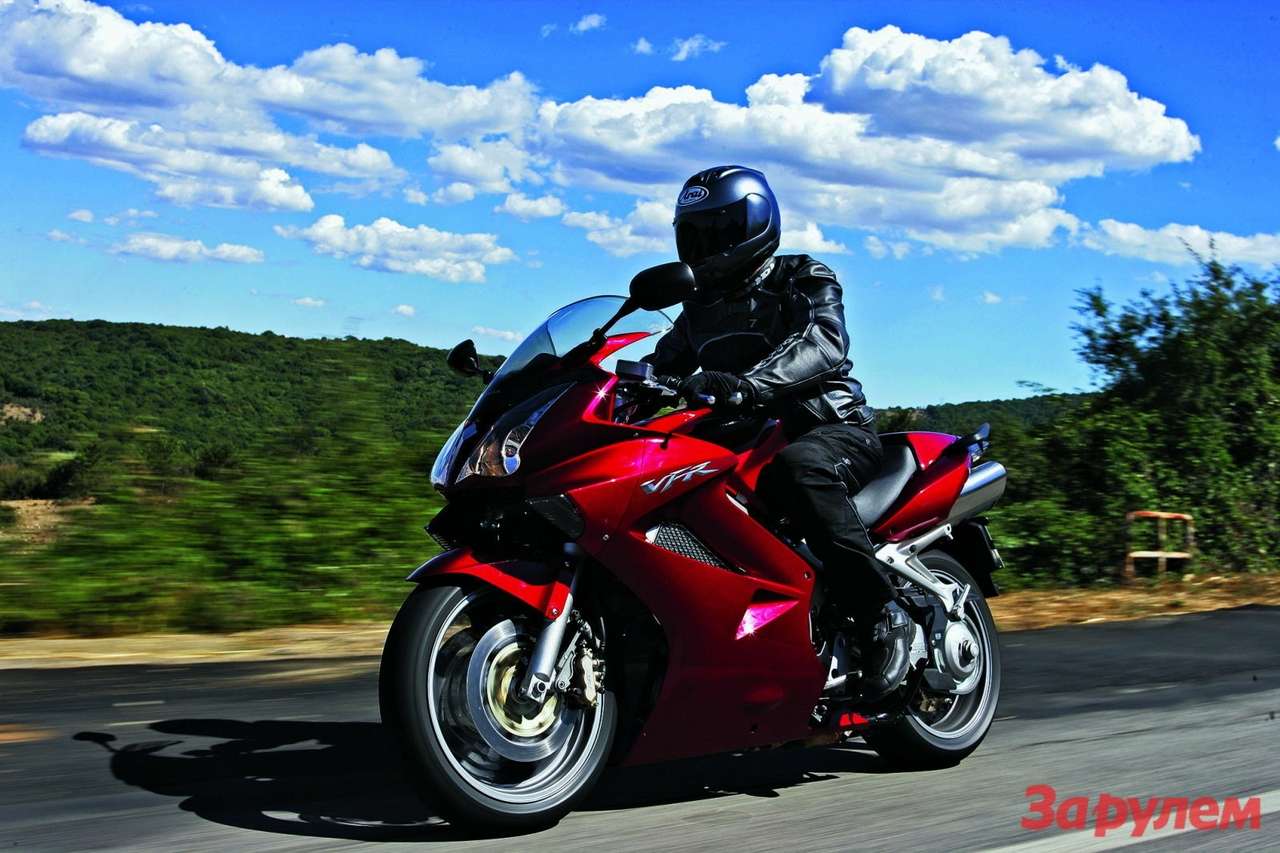 Honda VFR800: 1998 – н.в., 781 см³, 107–108 л.с., 150–450 тыс. руб.