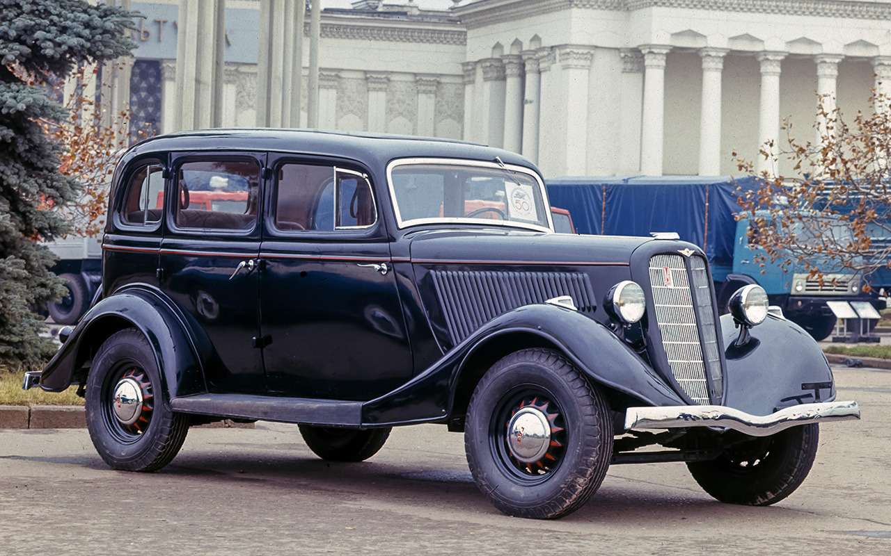 Серийная «эмка» на выставке, посвященной 50‑летию советского автопрома, 1974 год.