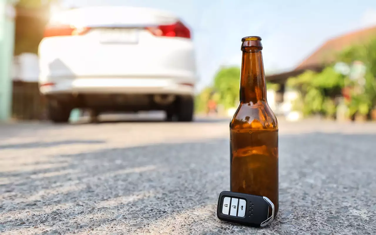 Народная уловка при самоизоляции: в машине во дворе. Можно?