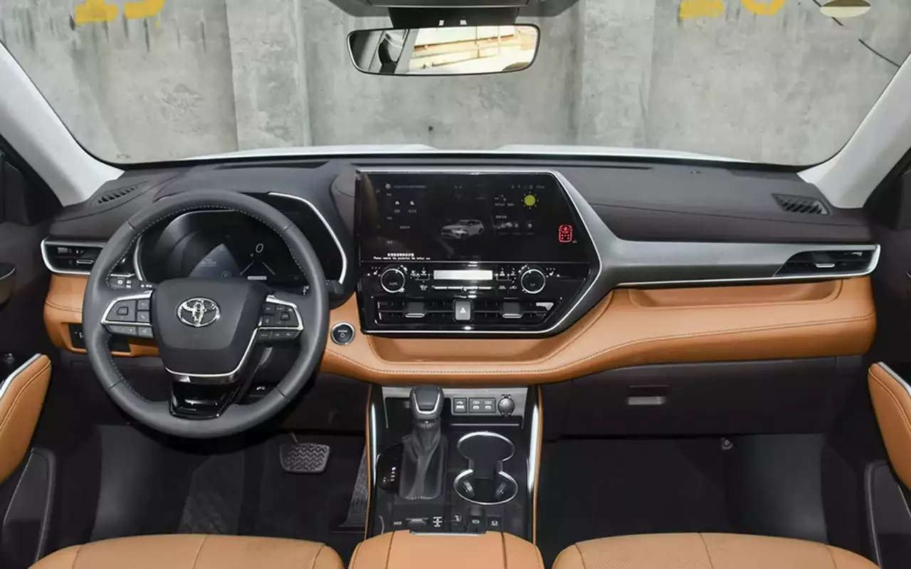 Интерьер Toyota Highlander