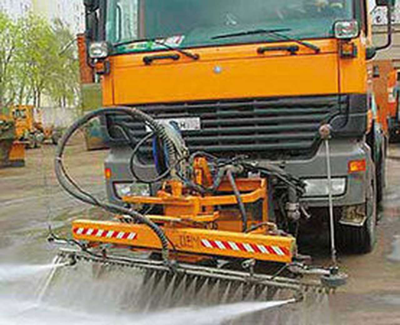 В течение месяца Москву отмоют от зимней грязи