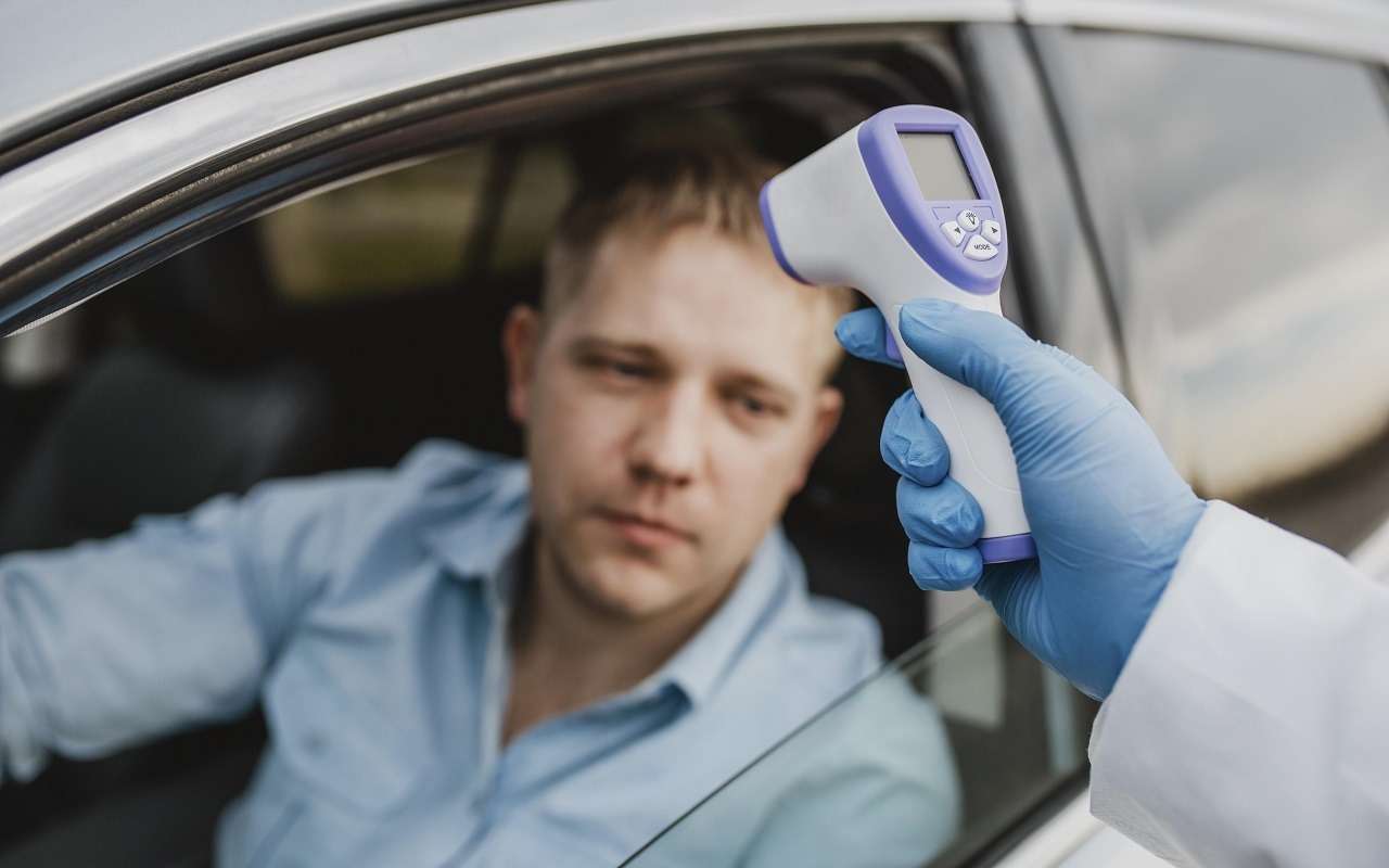 Живущие в салоне авто микроорганизмы могут вызывать аллергию — объясняем, как избавиться