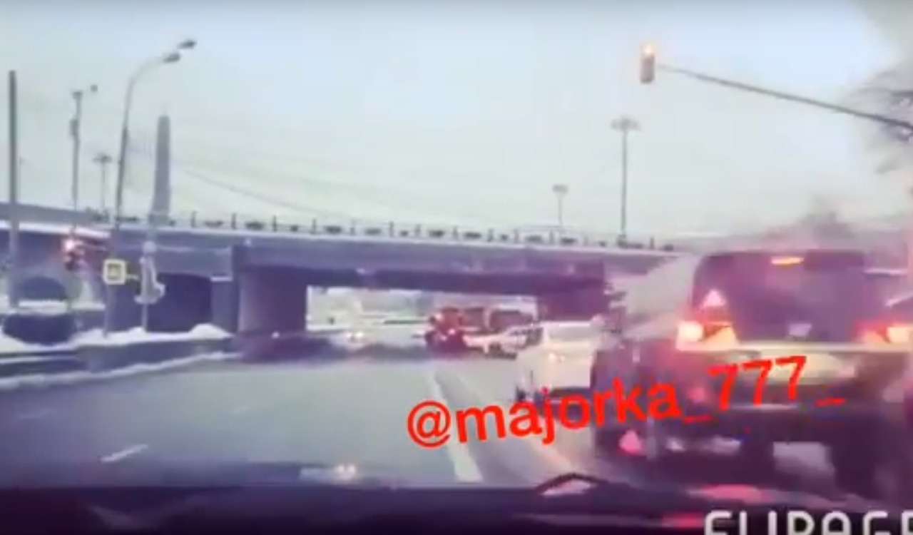 Мажоры совсем обнаглели: очередной заезд по встречке в Москве