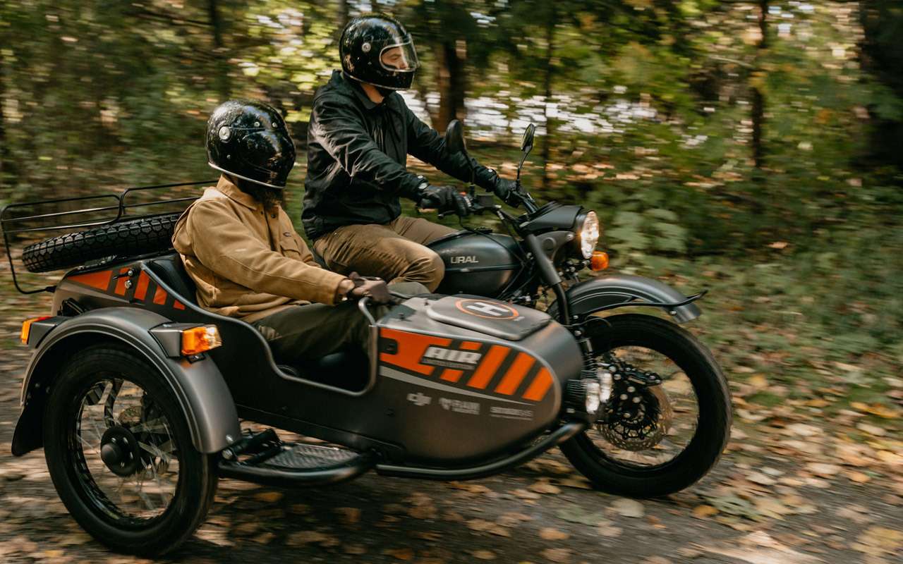 Ural способен передвигаться по любым дорогам и по пересеченной местности, позволяя искать приключения там, где кончаются тропы.