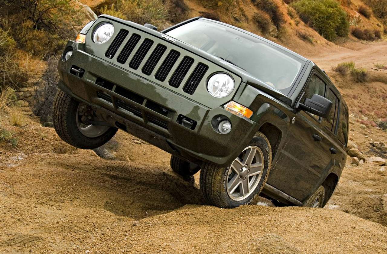 Девушка на Джипе рухнула с 60-метрового утеса и выжила