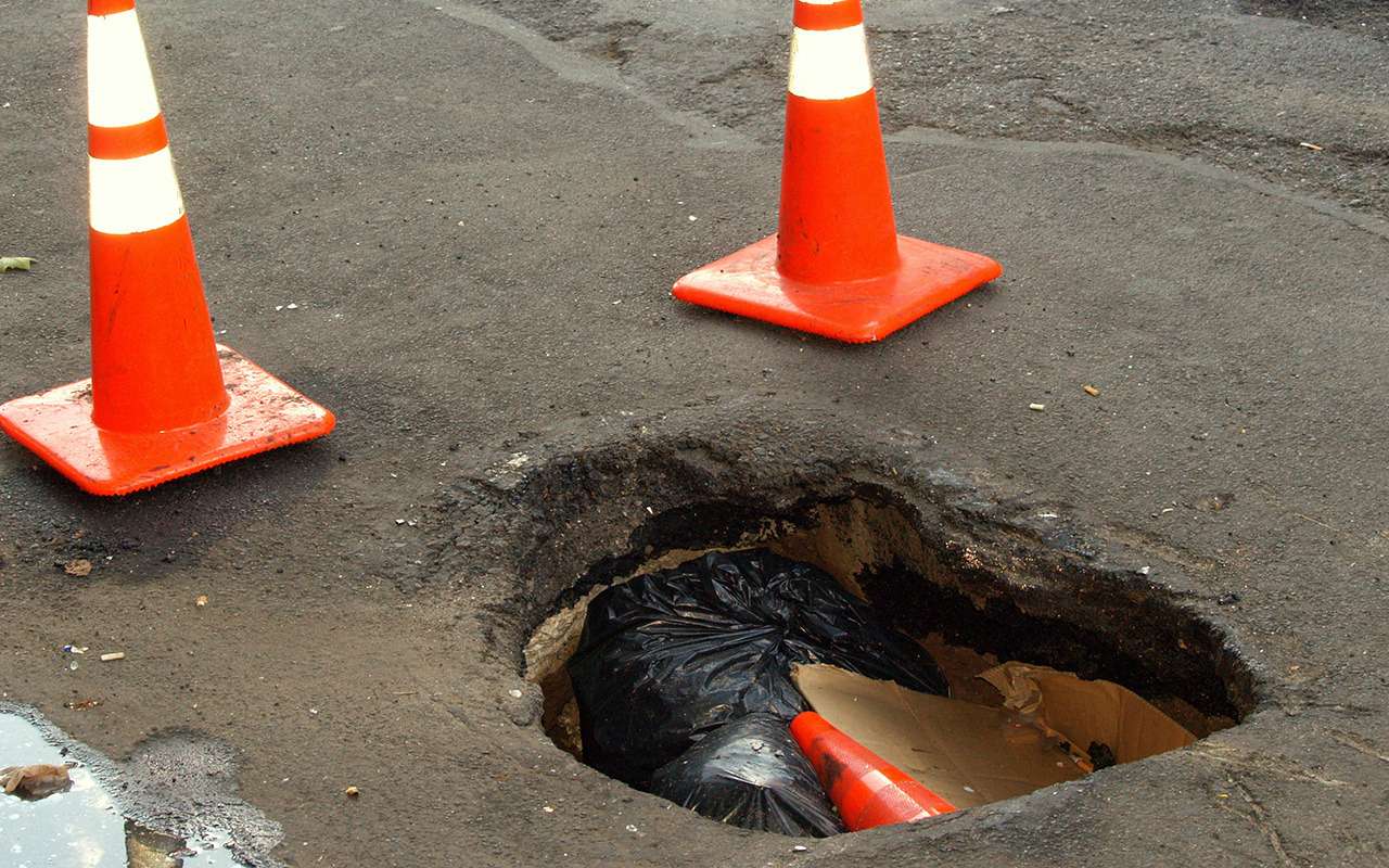 100 млн рублей за яму на дороге: водитель получил огромную компенсацию