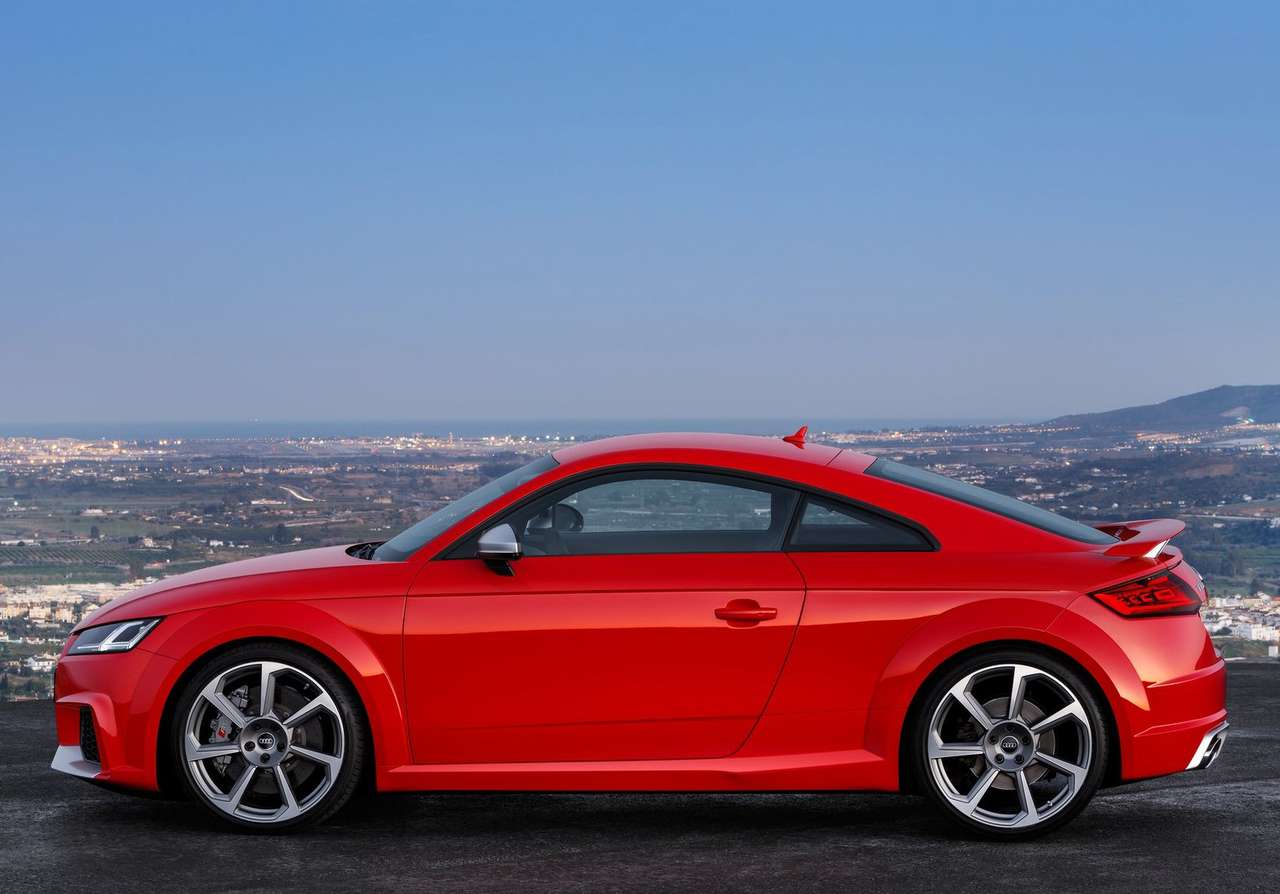 Audi приостановила поставки в Россию шести моделей