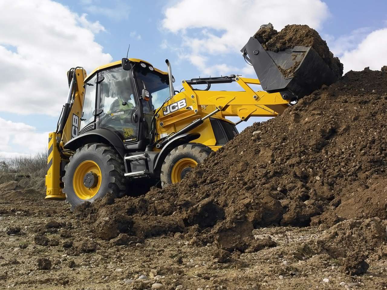 В Москве угнали три экскаватора на сумму 9 млн рублей