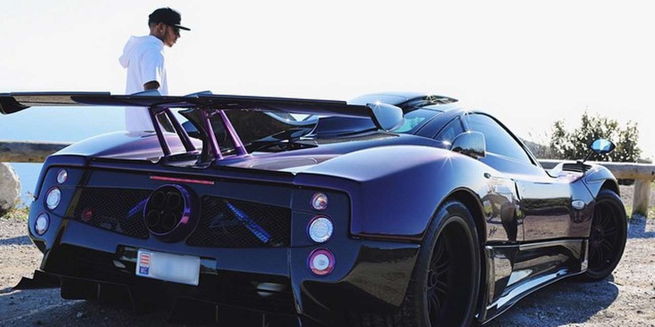 Льюис Хэмилтон загулял в клубах и разбил свой Pagani Zonda
