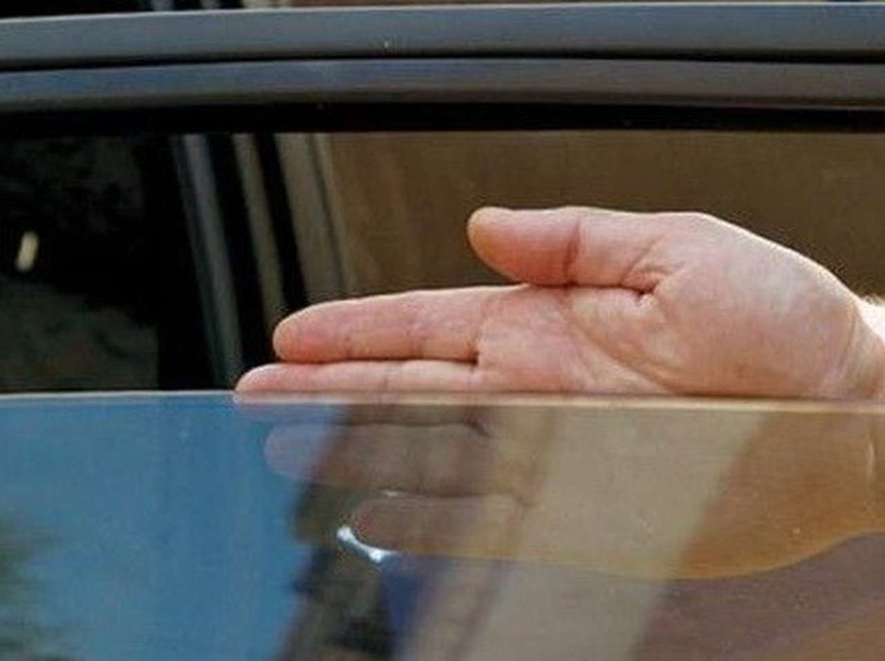 Инспектора ДПС, снявшего номера с Mercedes депутата, убрали с Рублевки 