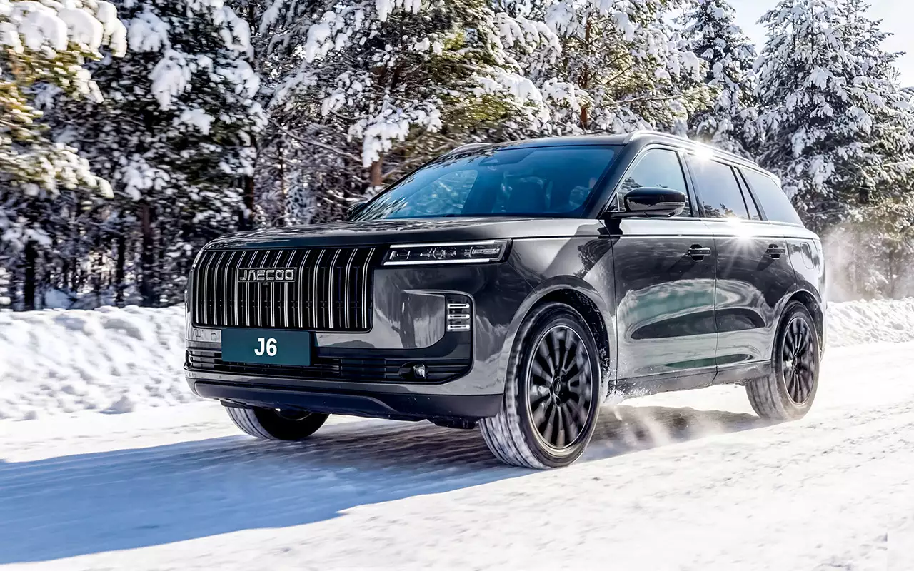 «Прозрачное шасси», тяговитый мотор: на рынок РФ выходит стильный SUV для города и бездорожья